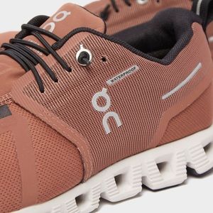 On Running Cloud 5 waterproof sneakers